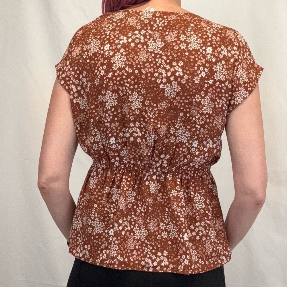 No Boundaries Floral Faux Wrap Sleeveless Blouse Peplum Rust Pink L - Picture 2 of 13